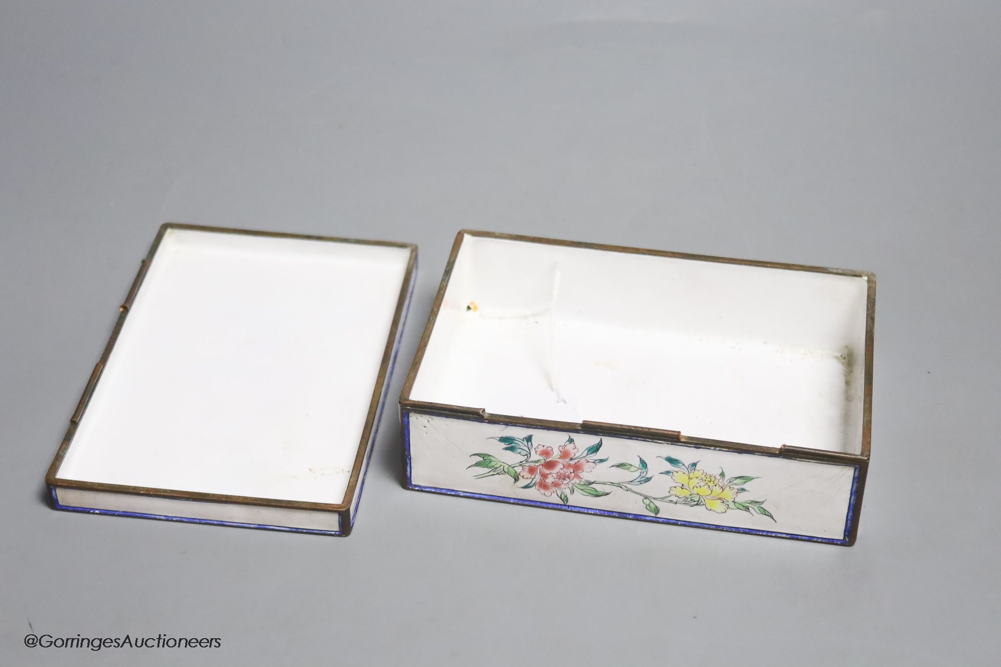 A Canton enamel box, early 20th century, 15.5cm